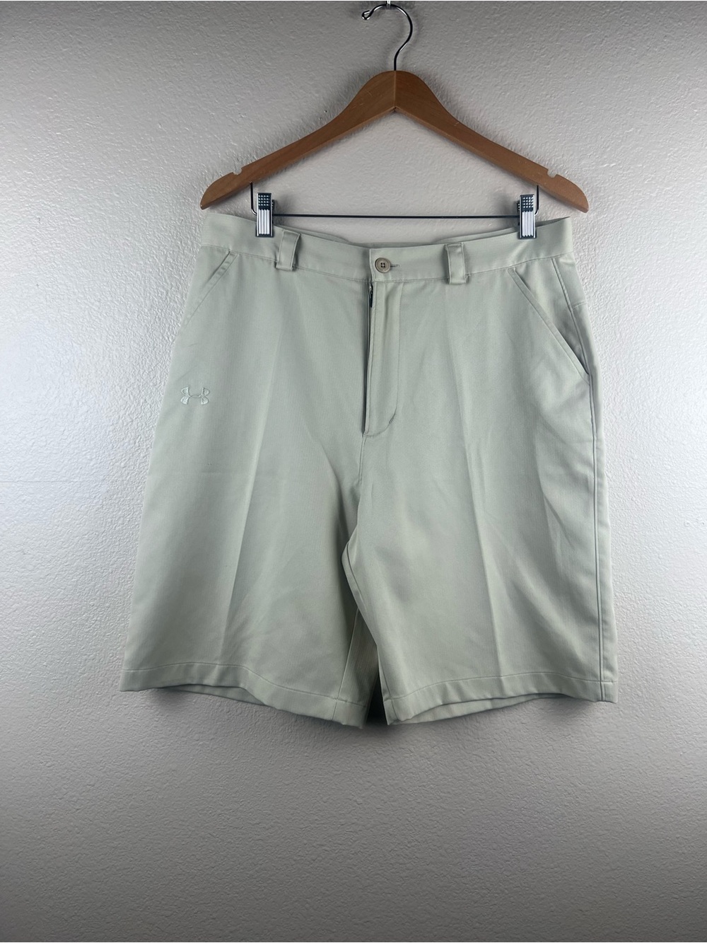 Under Armour Men’s Golf Shorts Size 34 Khaki Performance
